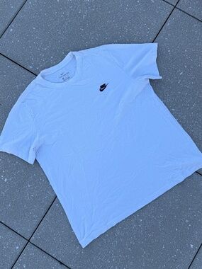Nike Logo T Shirt XL White Classic Swoosh Tee Streetwear Casual